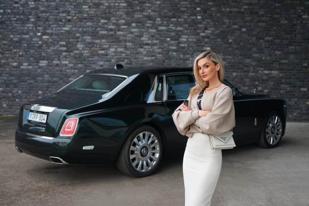 Rolls Royce Phantom (2021) - "Say hi to Emily" 3 Rolls Royce Phantom (2021)