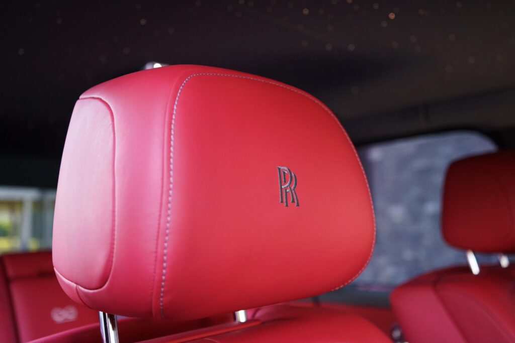Rolls Royce Cullinan Black Badge (2021) - Die Highlights des Luxus-SUV 23 Rolls Royce Cullinan Black Badge (2021)