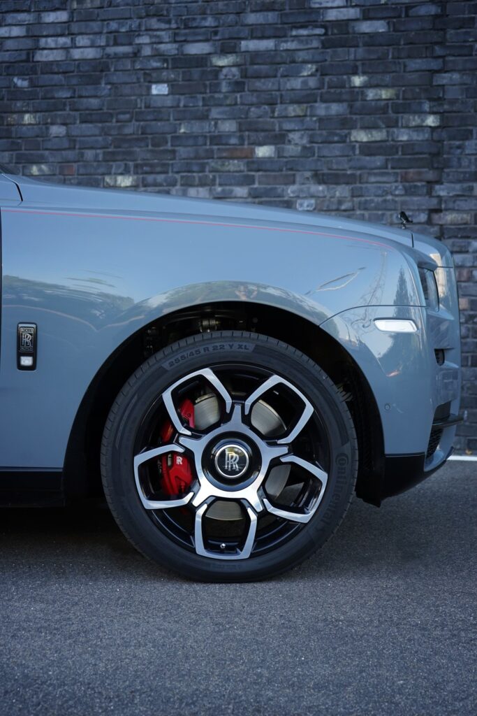 Rolls Royce Cullinan Black Badge (2021) - Die Highlights des Luxus-SUV 15 Rolls Royce Cullinan Black Badge (2021)