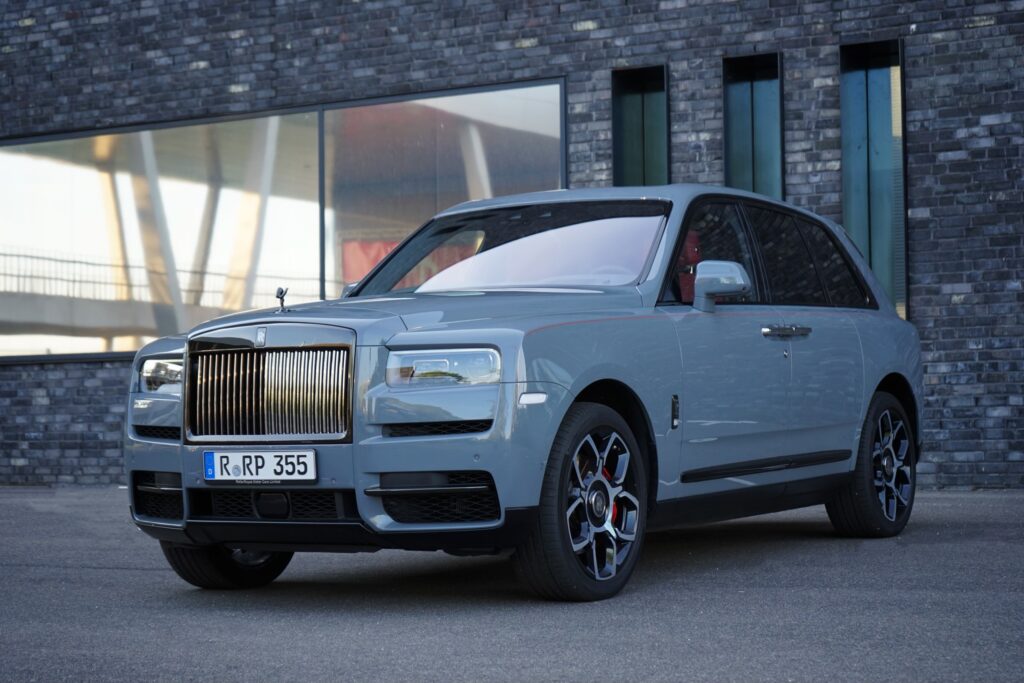 Rolls Royce Cullinan Black Badge (2021) - Die Highlights des Luxus-SUV 1 Rolls Royce Cullinan Black Badge (2021)