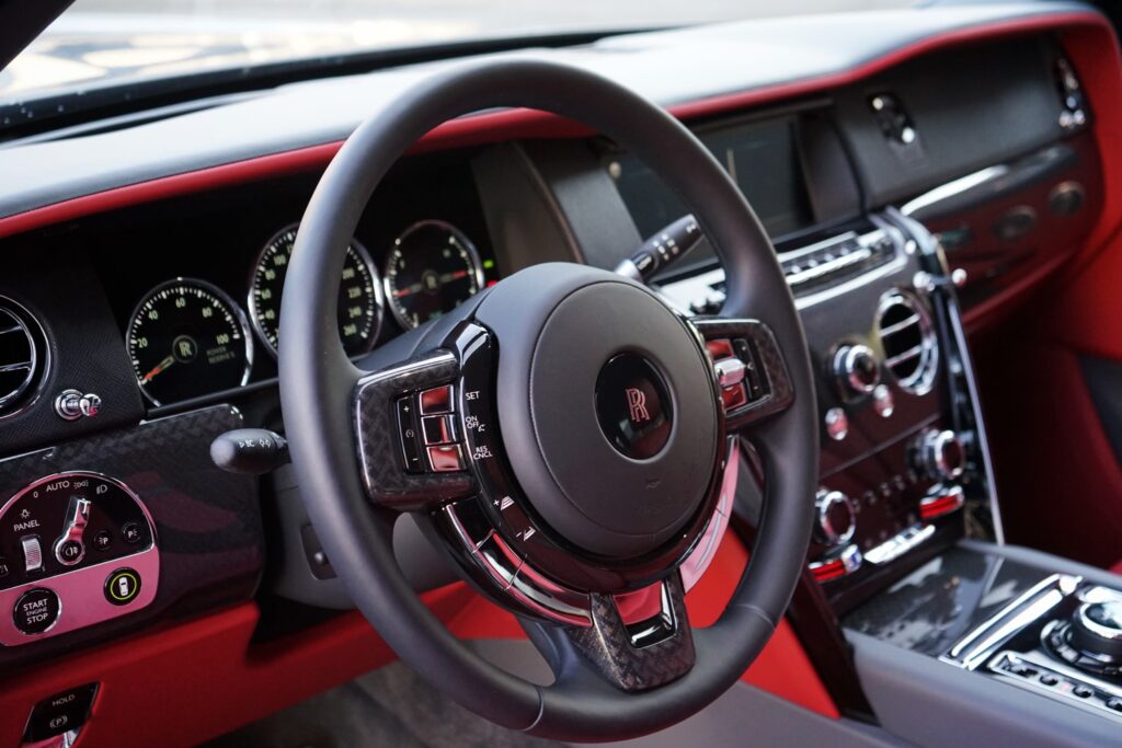 Rolls Royce Cullinan Black Badge (2021) - Die Highlights des Luxus-SUV 4 Rolls Royce Cullinan Black Badge (2021)