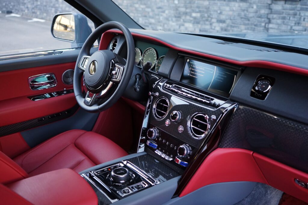 Rolls Royce Cullinan Black Badge (2021) - Die Highlights des Luxus-SUV 13 Rolls Royce Cullinan Black Badge (2021)