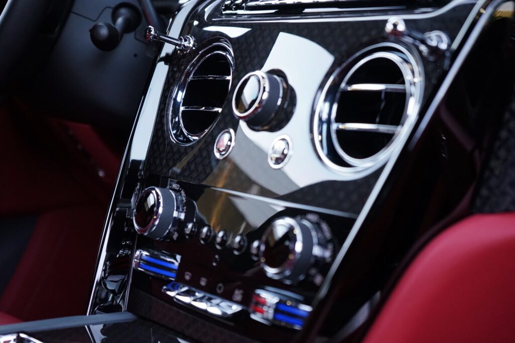Rolls Royce Cullinan Black Badge (2021) - Die Highlights des Luxus-SUV 2 Rolls Royce Cullinan Black Badge (2021)