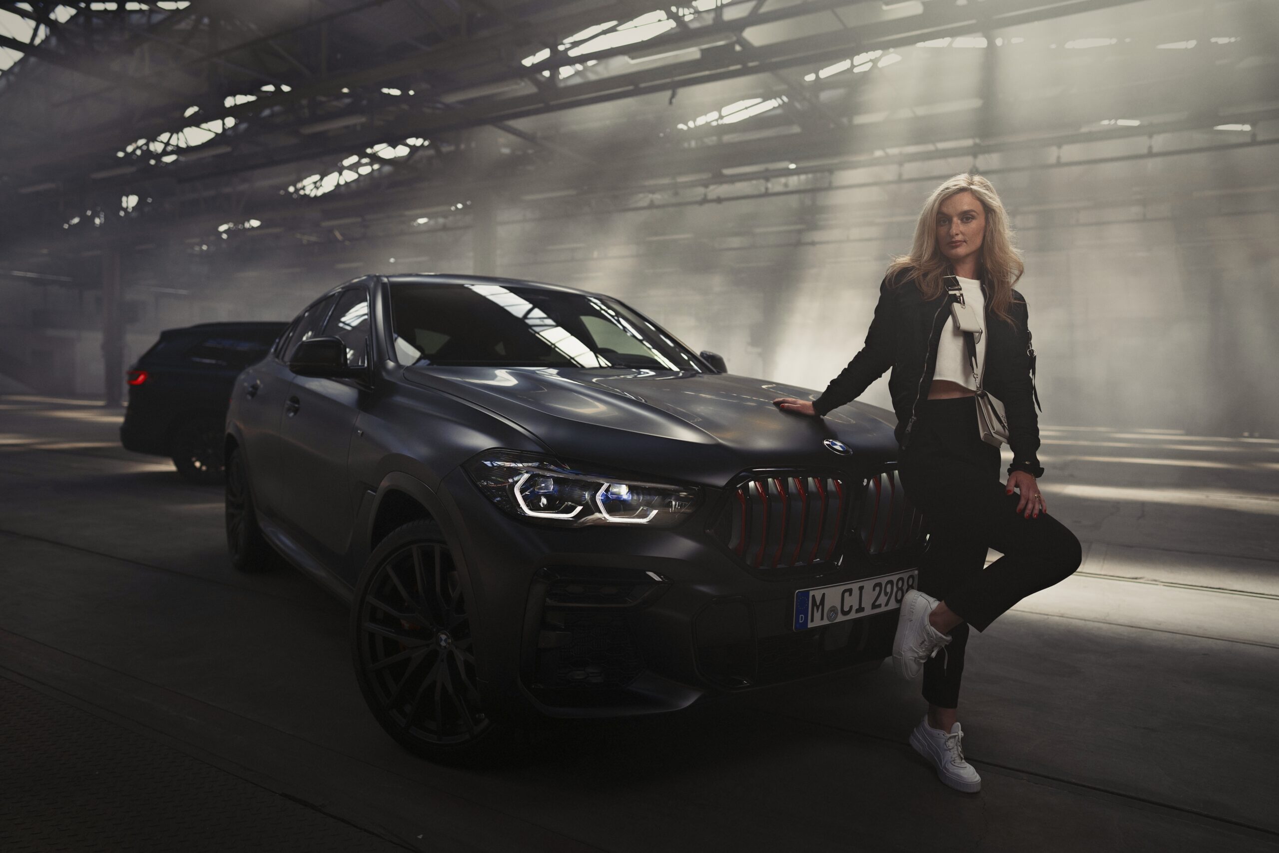 Black Vermilion – Limierte Edition von BMW X5, X6 und X7 in Frozen Black Metallic 5 Black Vermilion – Limierte Edition von BMW X5, X6 und X7