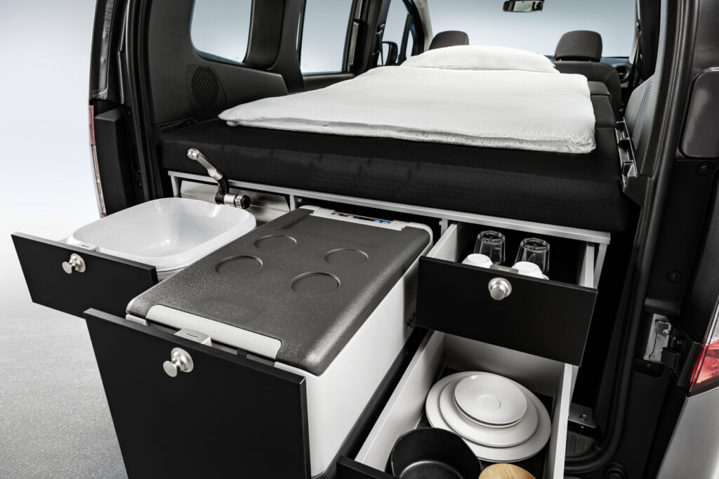 Mercedes Citan mit mobiler Campingküche und Bett 1 Mercedes-Benz Citan mit Camping-Modulen von VanEssa