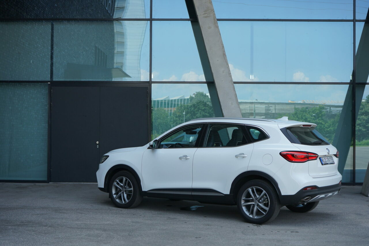 MG Motor strebt 10.000 Neuzulassungen an 6 (2021) MG EHS Luxury