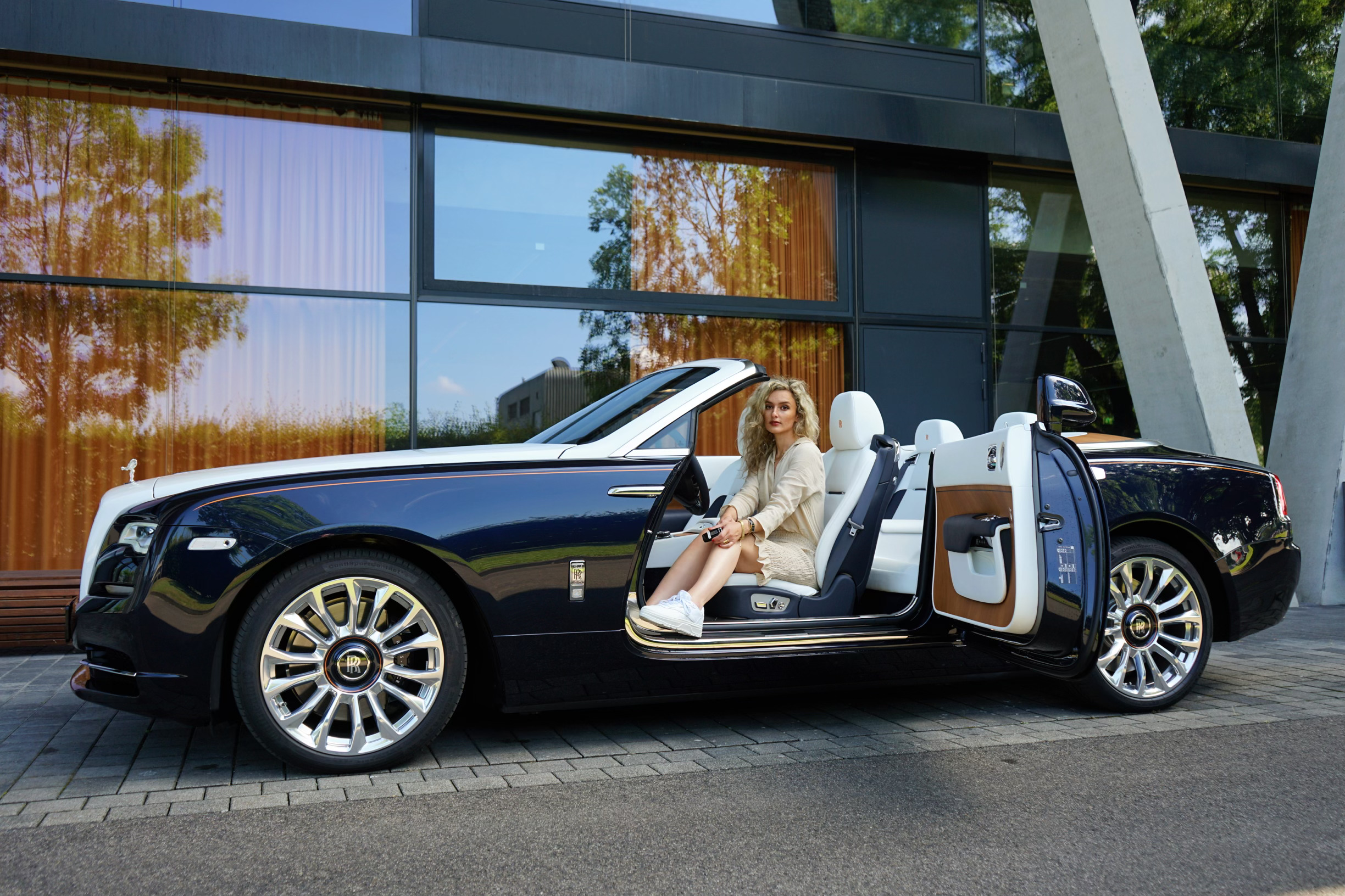 (2021) Rolls Royce Dawn - Das teuerste und luxuriöseste Cabrio EVER? 7 (2021) Rolls Royce Dawn - Das teuerste und luxuriöseste Cabrio