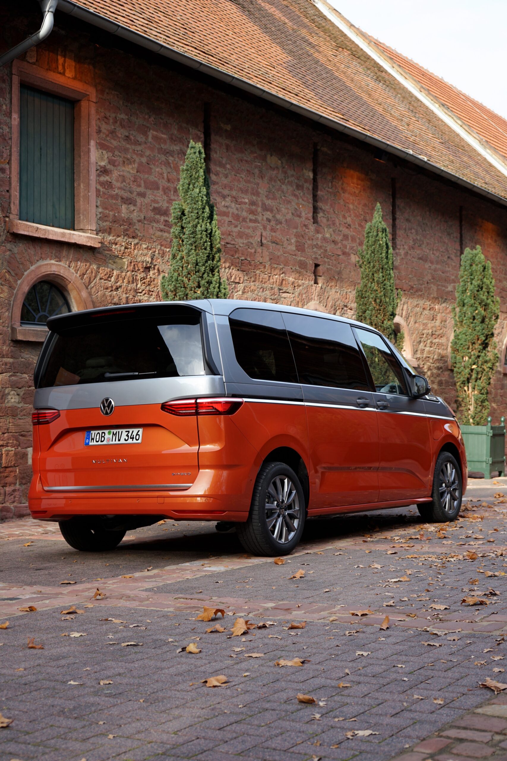 (2022) VW Multivan T7 - Bulli-Liebe mit unzähligen Möglichkeiten 2 (2022) VW Multivan T7 - Bulli-Liebe mit unzähligen Möglichkeiten