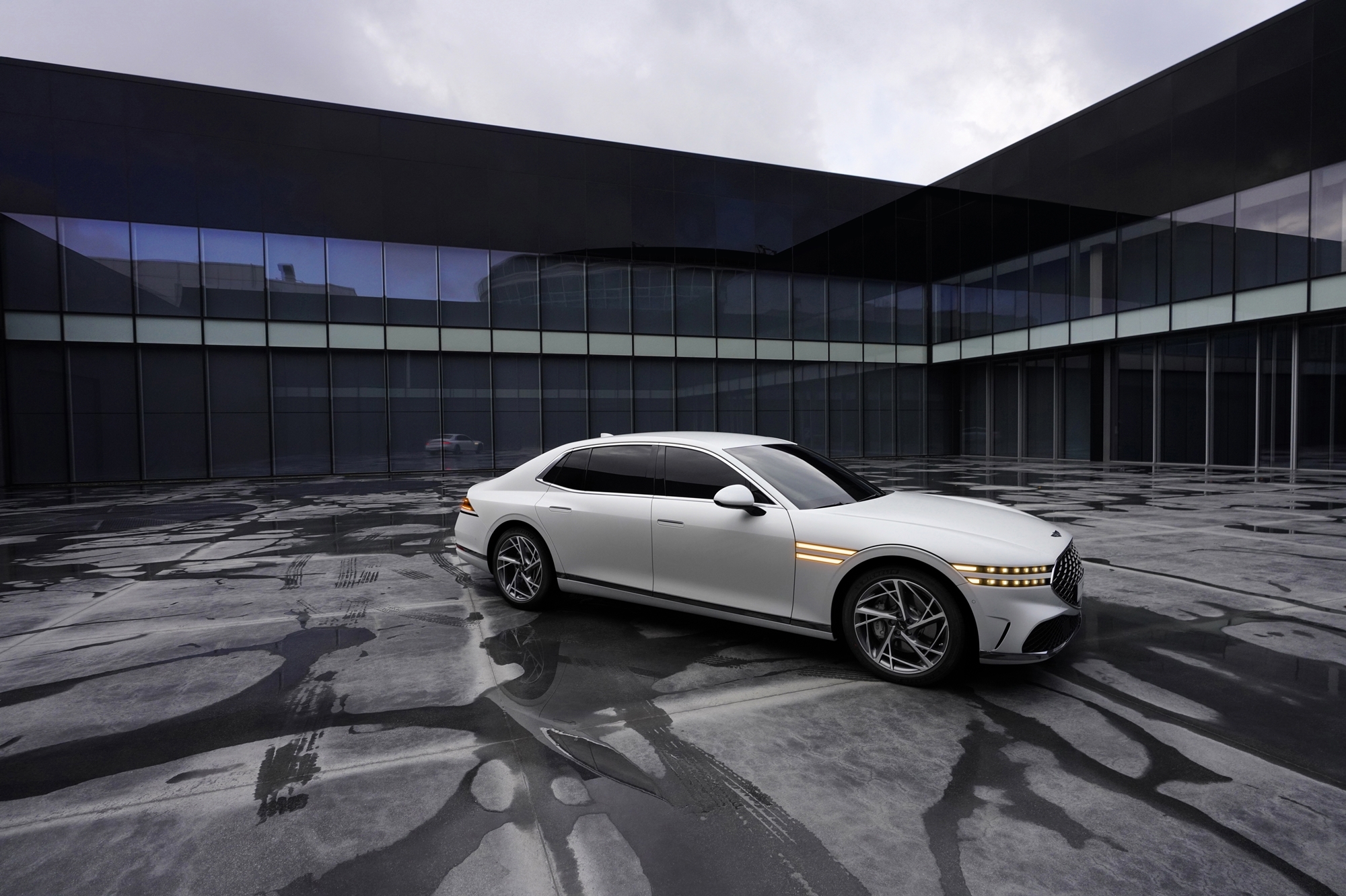 Genesis macht mit ersten Bildern auf den neuen G90 neugierig 4 Genesis macht mit ersten Bildern auf den neuen G90 neugierig
