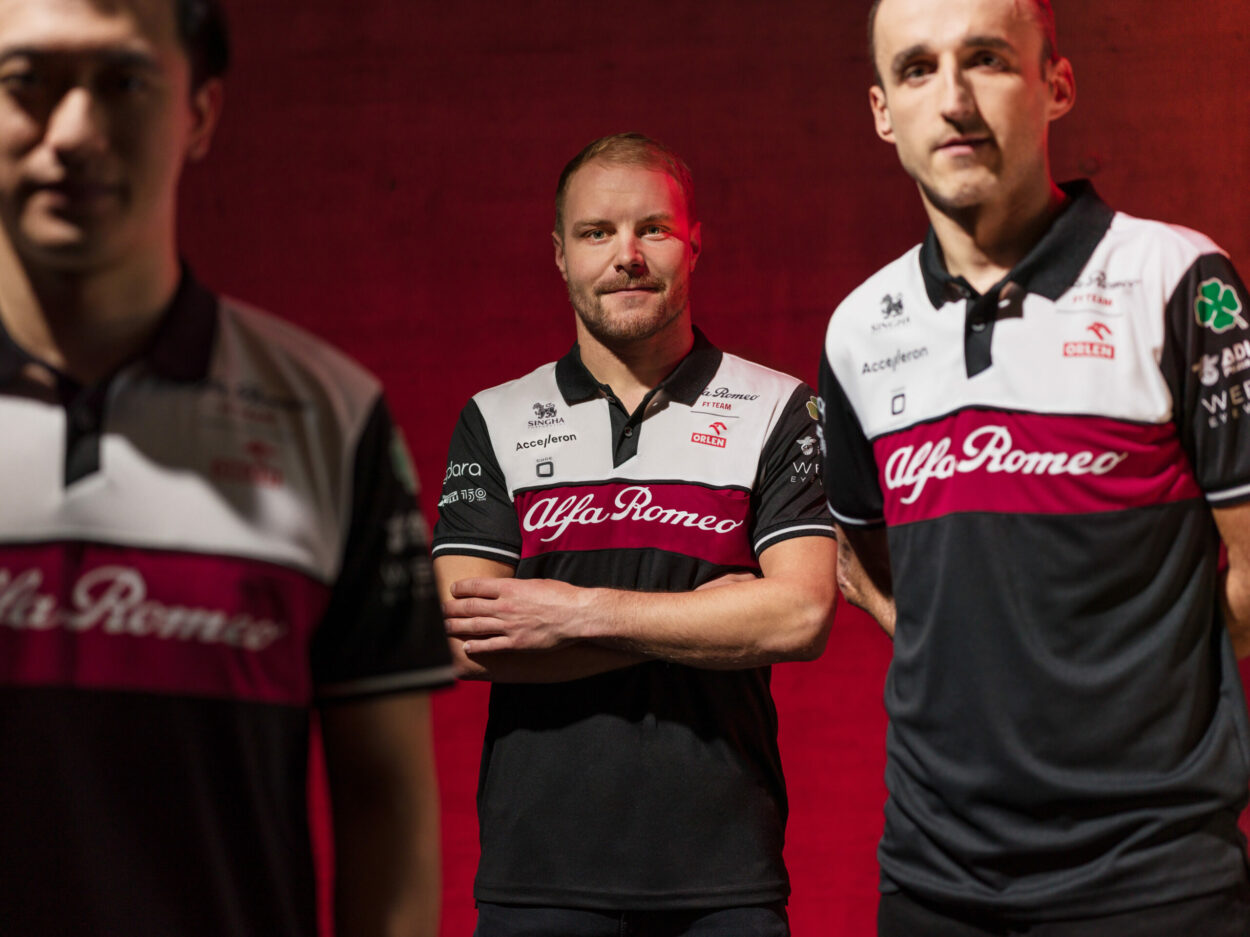 Alfa Romeo F1 Team ORLEN zeigt neu entwickelten Rennwagen 2 Valtteri Bottas und Zhou Guanyu, Robert Kubica