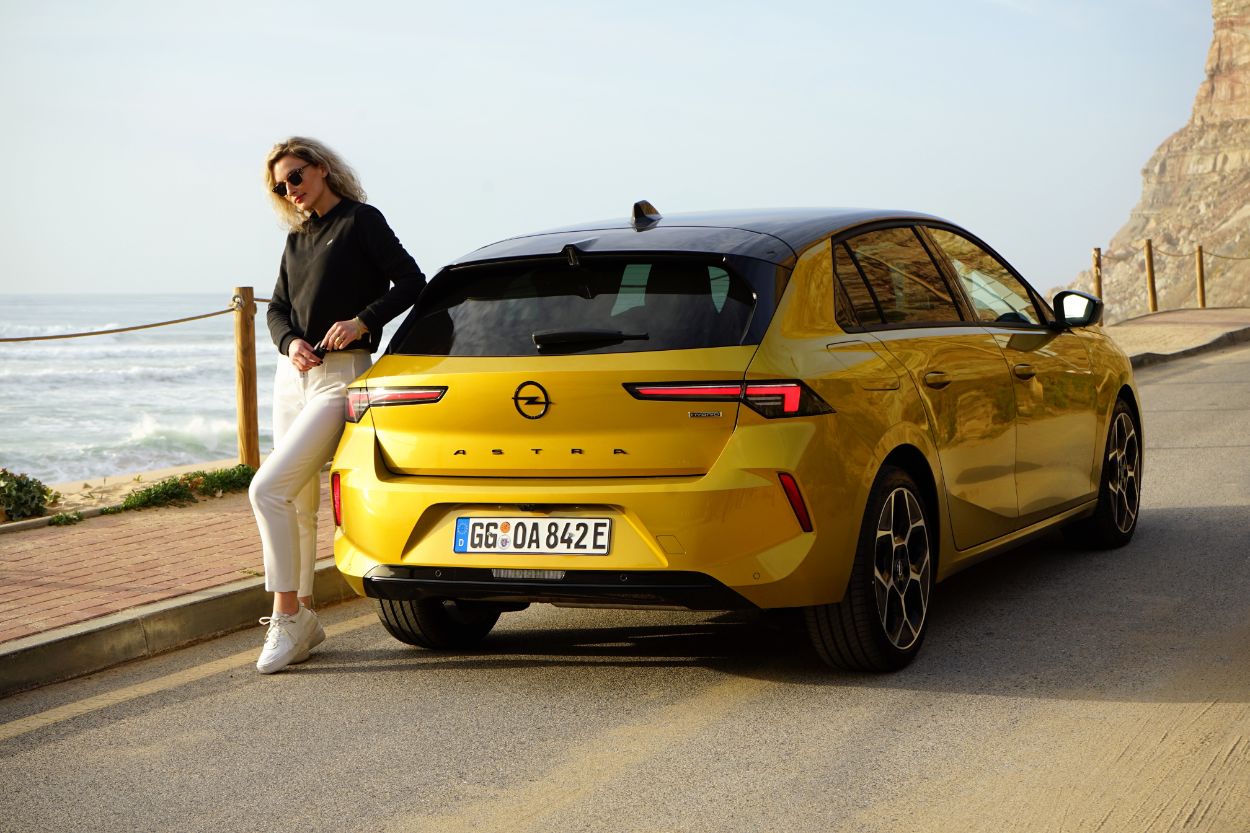 Opel Astra (2022) - Innenraum wertiger als beim Golf 18 Opel Astra Plug-in-Hybrid (2022)