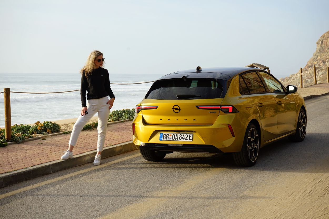 Opel Astra (2022) - Innenraum wertiger als beim Golf 9 Opel Astra Plug-in-Hybrid (2022)
