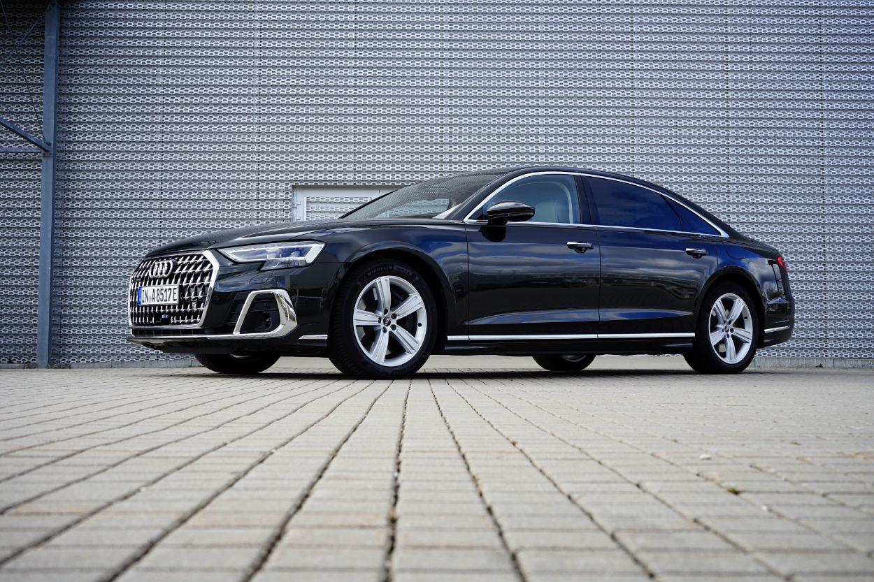 Audi A8 L (2022) – Luxuslimousine mit Business Class Feeling ...nur Fliegen ist schöner 1 Audi A8 L (2022) – ...nur Fliegen ist schöner