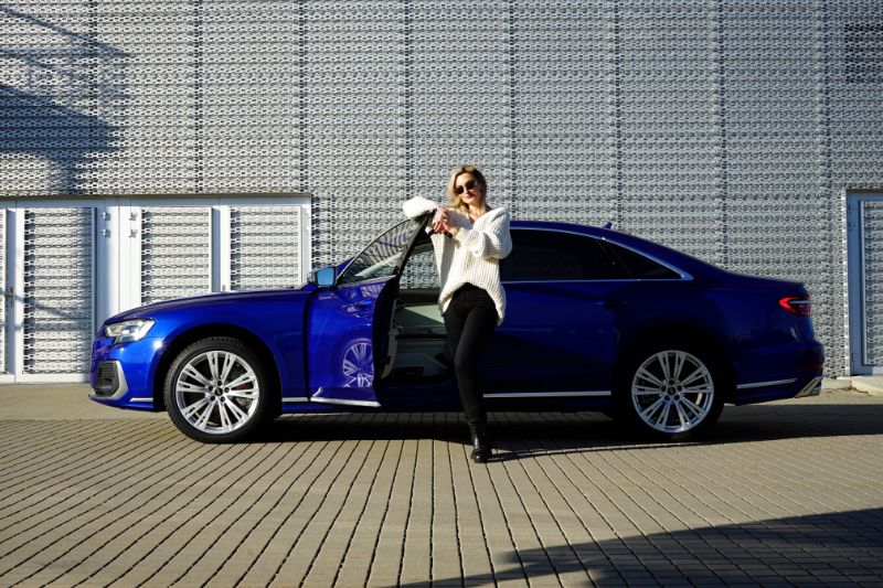 Worauf Kunden beim Mieten von Autos achten müssen 2 Audi S8 mit 571 PS; NinaCarMaria