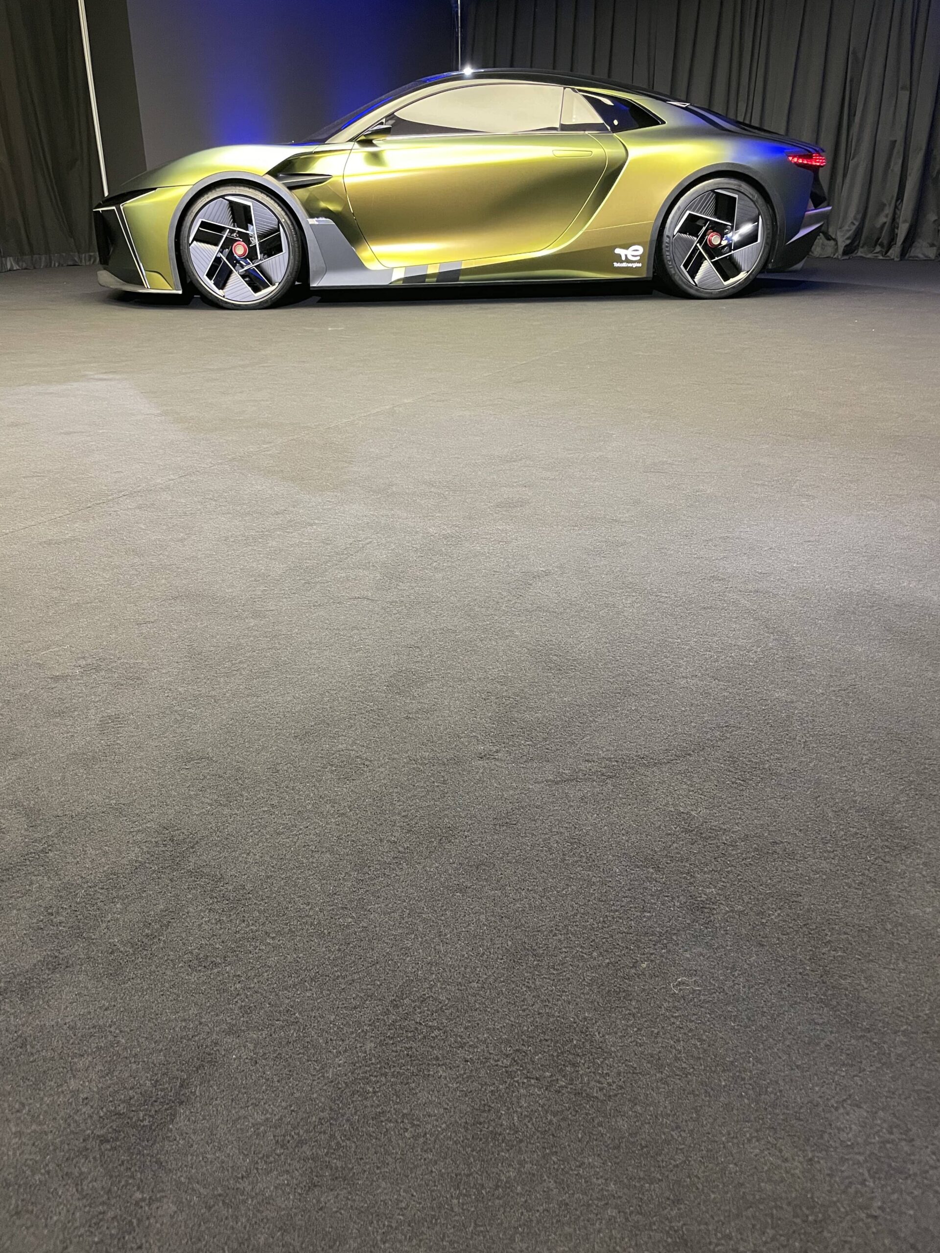 DS E-Tense Performance - Elektro Supercar und Technologieträger 3 DS E-Tense Performance - Elektro Supercar und vollelektrischer Technologieträger