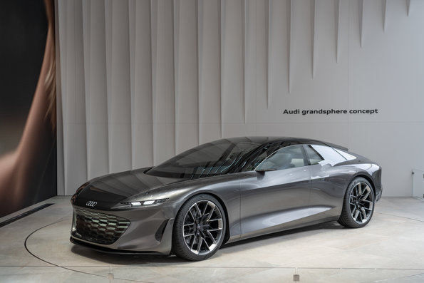 Audi Urbansphere Concept - Ein Raum-Auto für die Megacity 3 Audi Grandsphere Concept