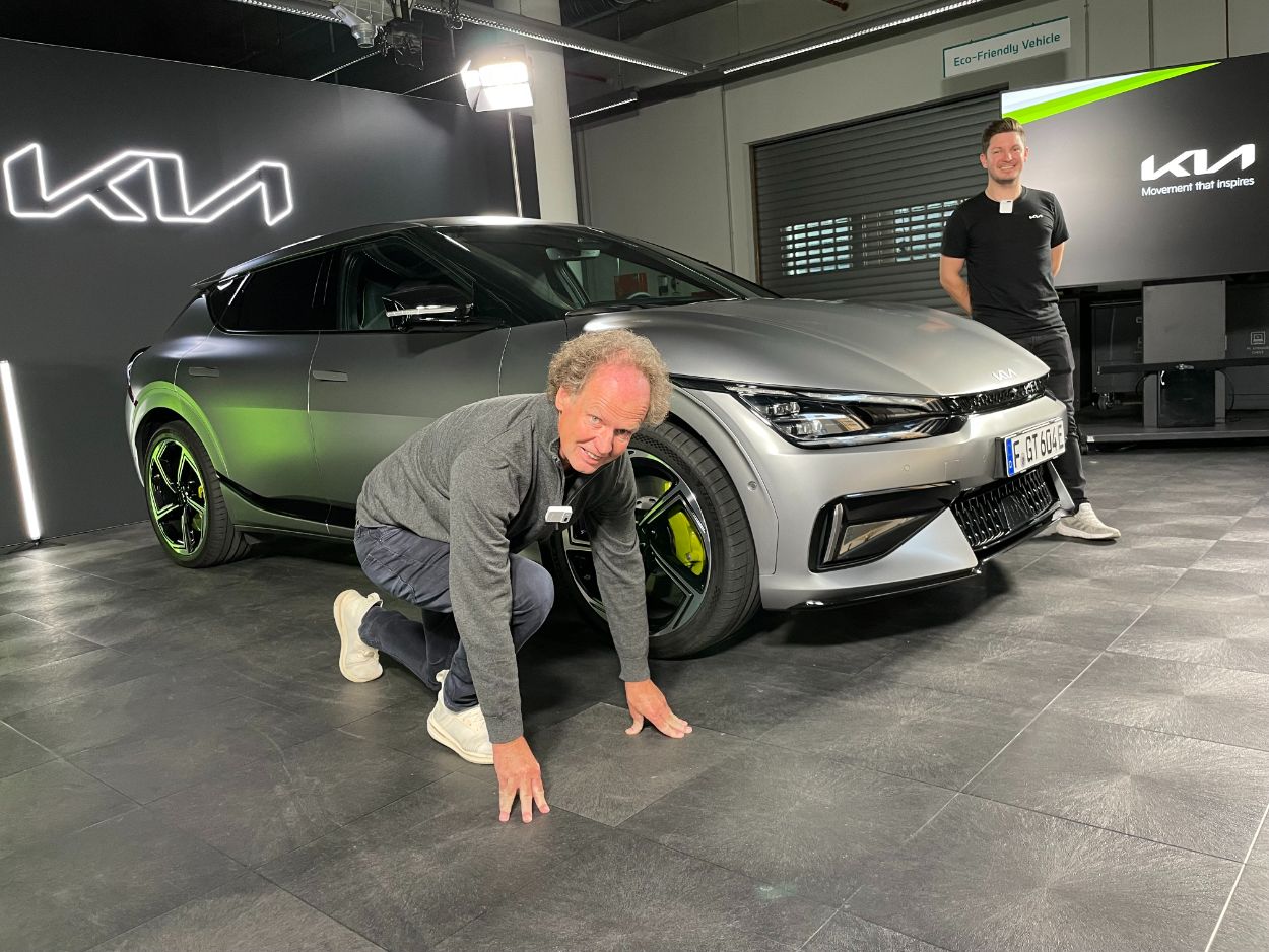 KIA EV6 GT (2022) – IN 3,5 SEKUNDEN VON NULL AUF 100 1 KIA EV6 GT (2022) mit Alex Kröker