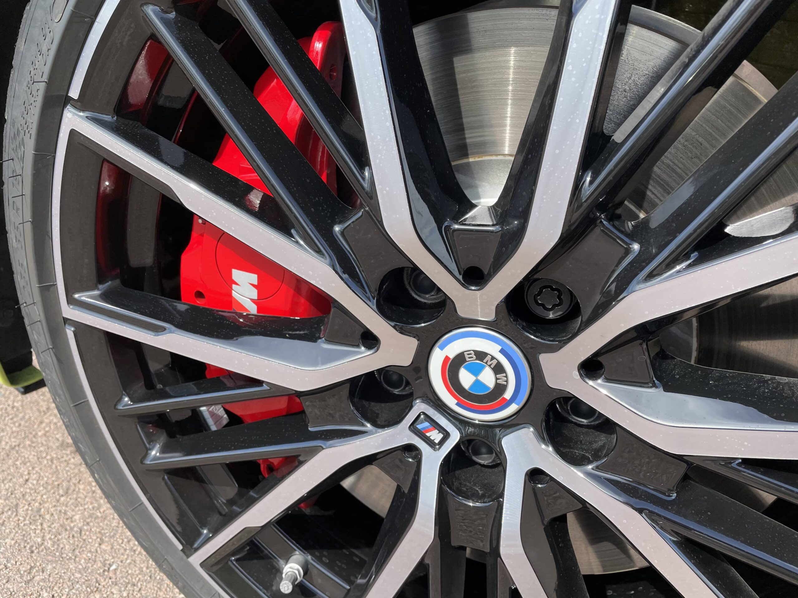 BMW M135i xDrive (2022) - Schneller und sicherer in den Kurven 18 BMW M135i xDrive , Felge