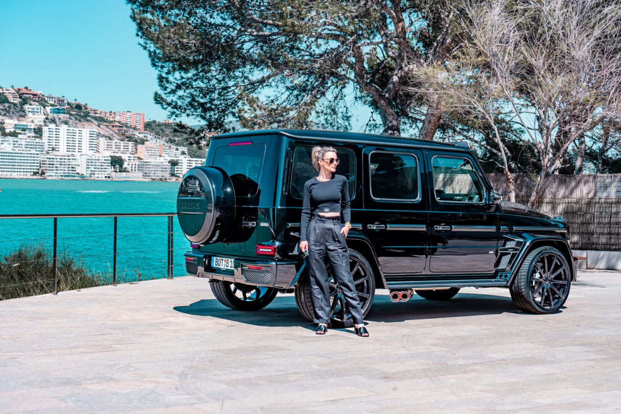 Brabus 900 Superblack - Der balearische Batman 1 Brabus 900 Superblack; NinaCarMaria
