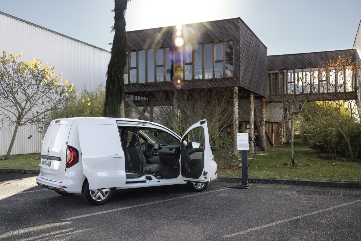 Neue E-Transporter: Renault Kangoo Rapid E-TECH Electric und Renault Master E-Tech Electric 2 Renault Kangoo Rapid E-TECH Electric