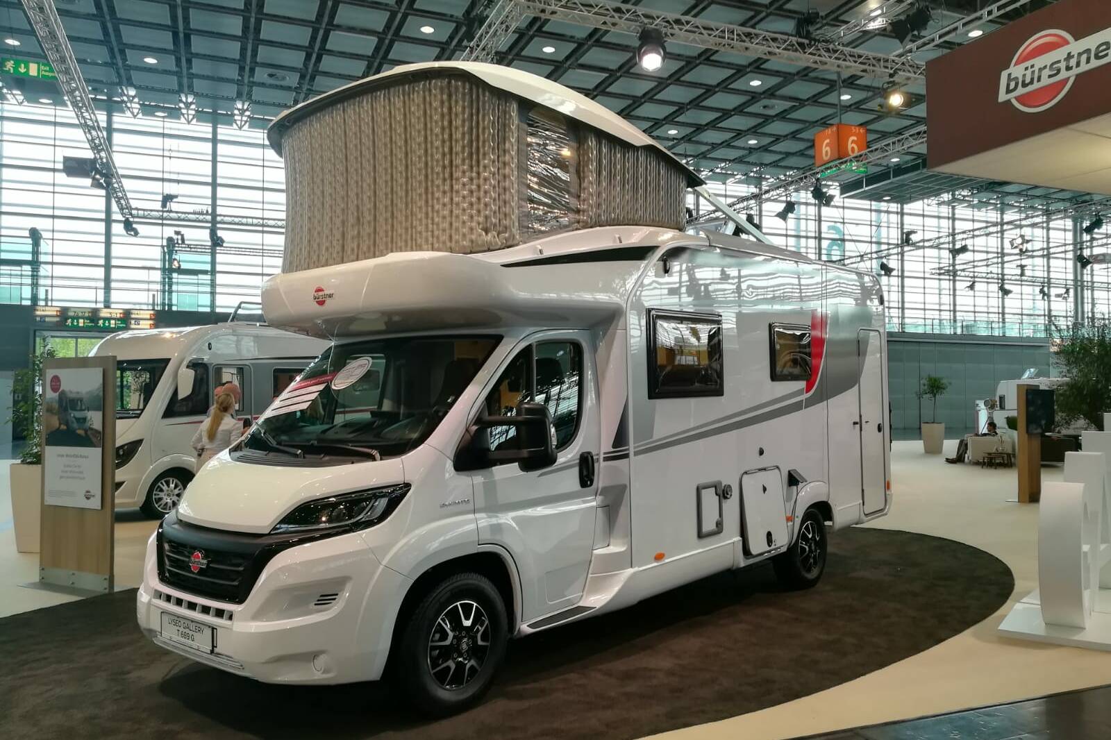 Bürstner präsentiert den Lyseo Gallery TD mit Klappalkoven auf dem Caravan Salon 1 Bürstner präsentiert den Lyseo Gallery TD mit Klappalkoven auf dem Caravan Salon