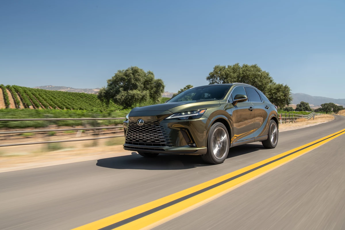 Mit neuem Lexus RX 450h+ bis zu 90 Kilometer rein elektrisch unterwegs 14 Mit dem neuen Lexus RX 450h+ bis zu 90 Kilometer rein elektrisch unterwegs