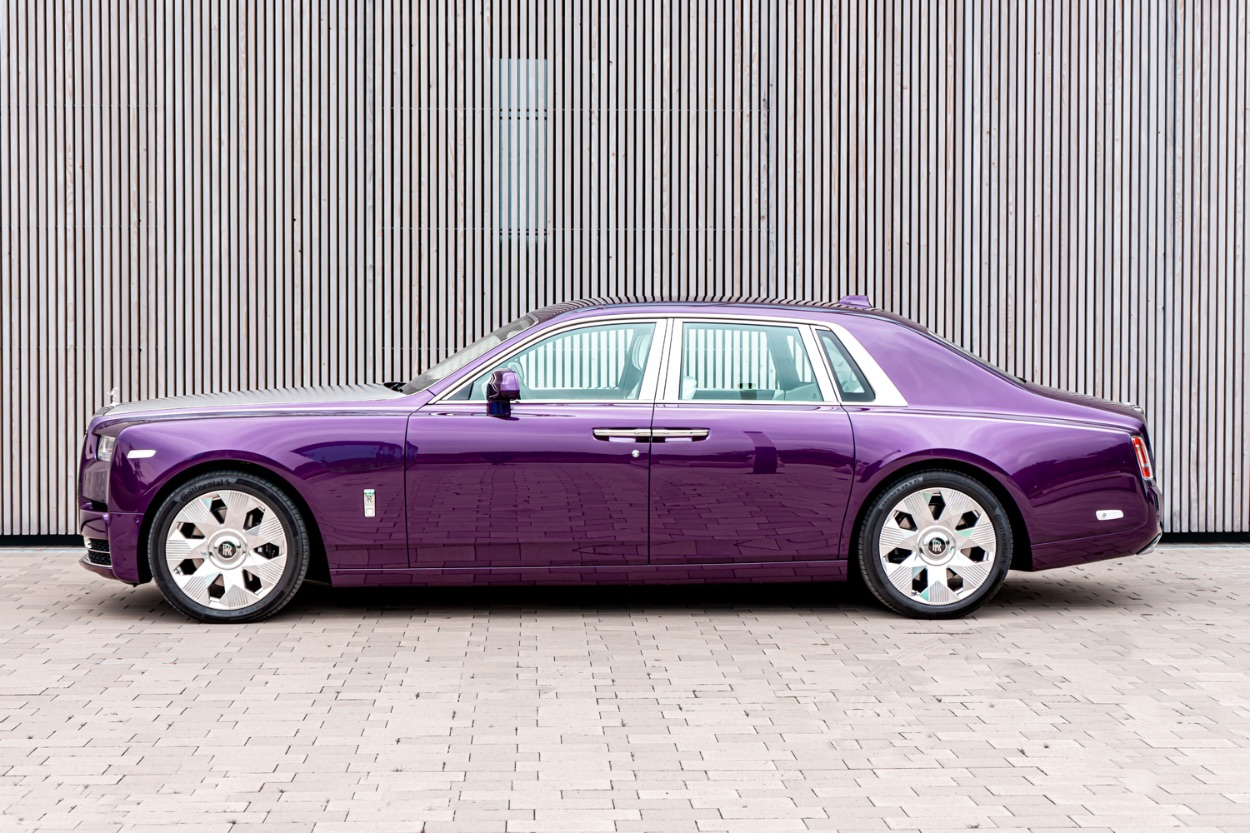 Rolls-Royce Phantom Series II (2023) - Ein maßgeschneiderte Kunstwerk 1 Rolls-Royce Phantom Series II (2023) - Purer LUXUS mit Emily & NinaCarMaria