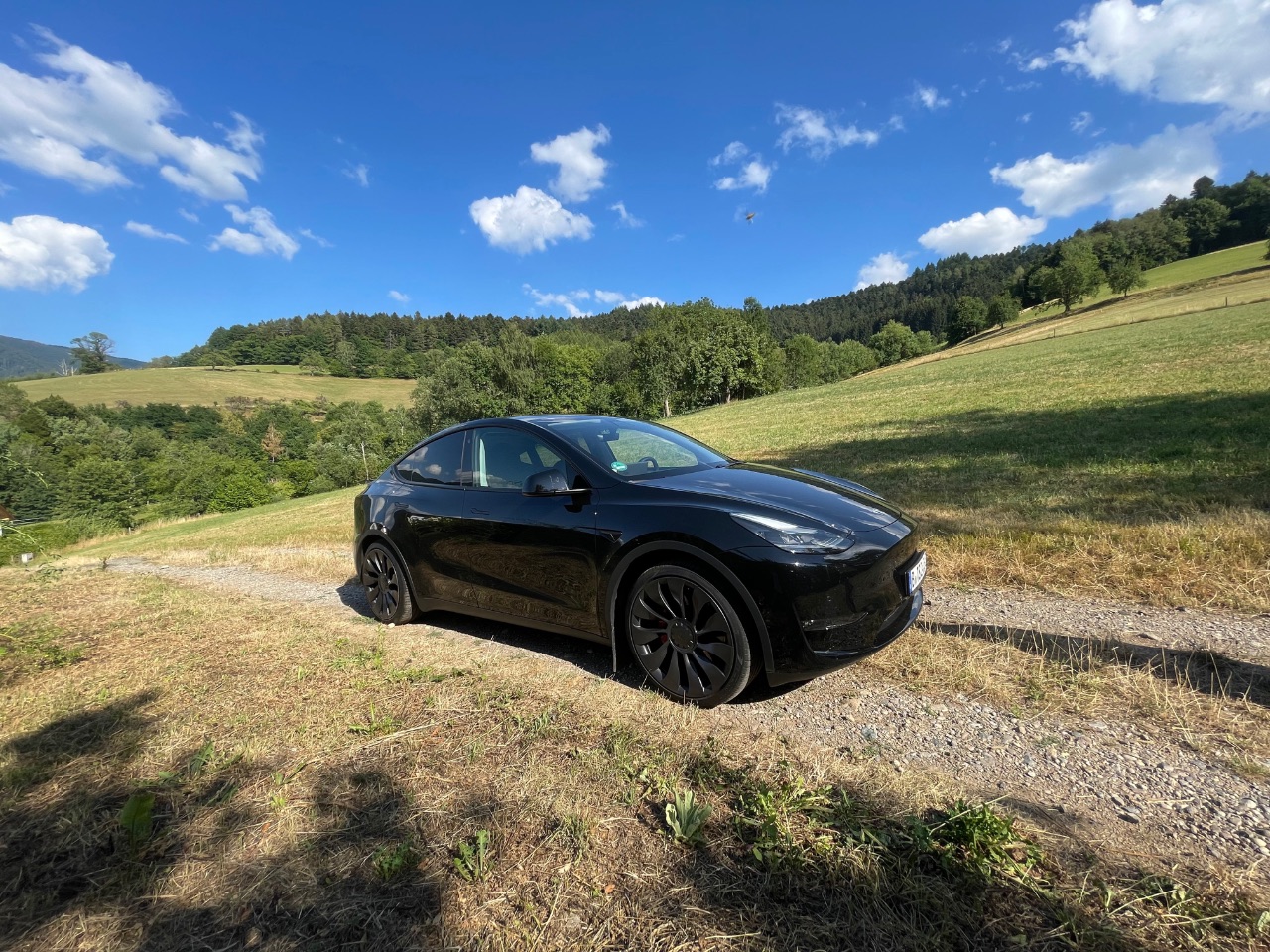 Tesla Model Y Maximale Reichweite (2022) - Überzeugt der Ford Mustang Mach-E GT Konkurrent? 1 Tesla Model Y Maximale Reichweite (2022) - Überzeugt der Ford Mach-E GT Konkurrent?