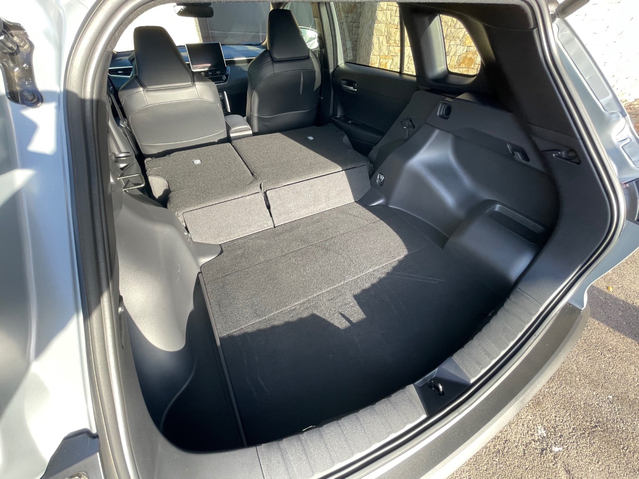 Toyota Corolla Cross (2023) - Neues Kompakt-SUV mit bekanntem Namen 13 Toyota Corolla Cross (2023) Kofferraum
