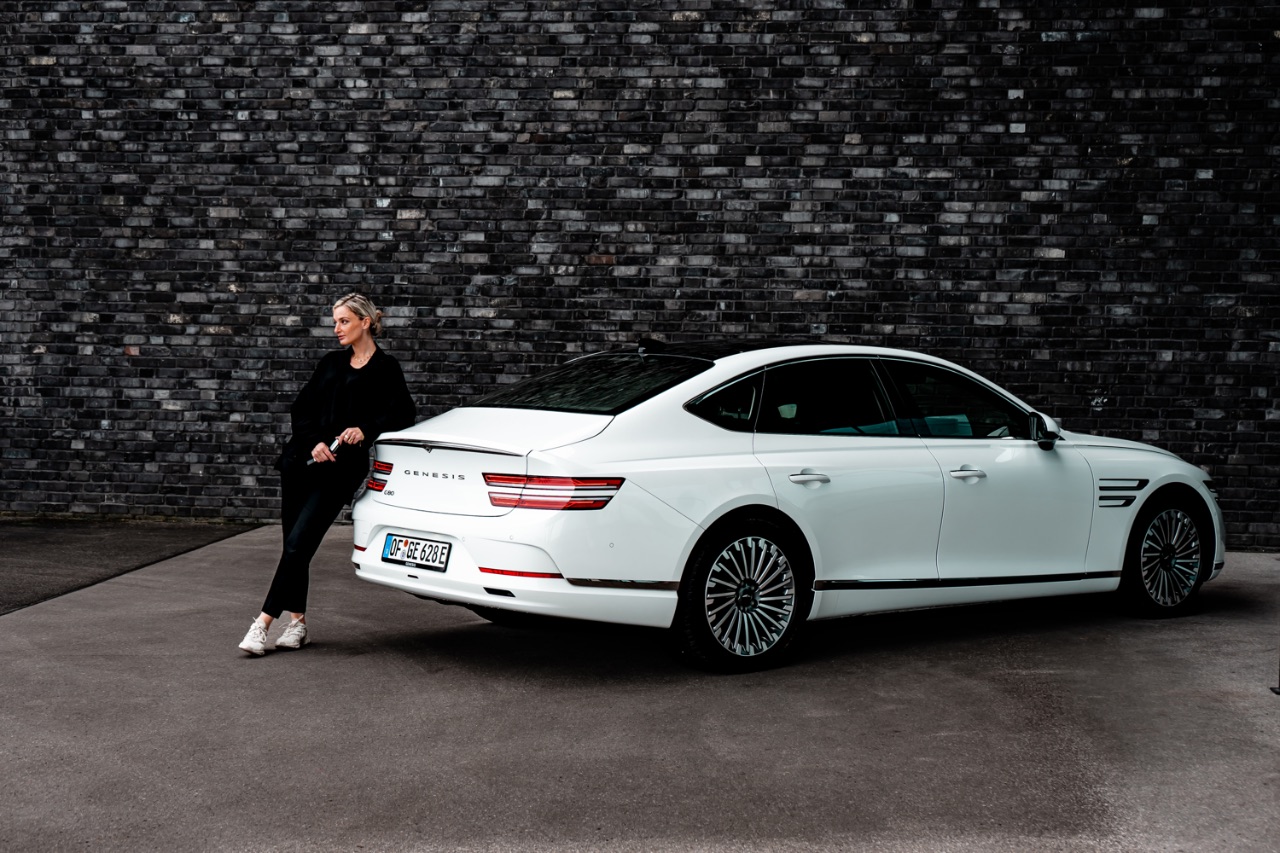 Genesis zaubert mit Solardach grünen Luxus in die Electrified G80 Limousine 15 Genesis Electrified G80 NinaCarMaria