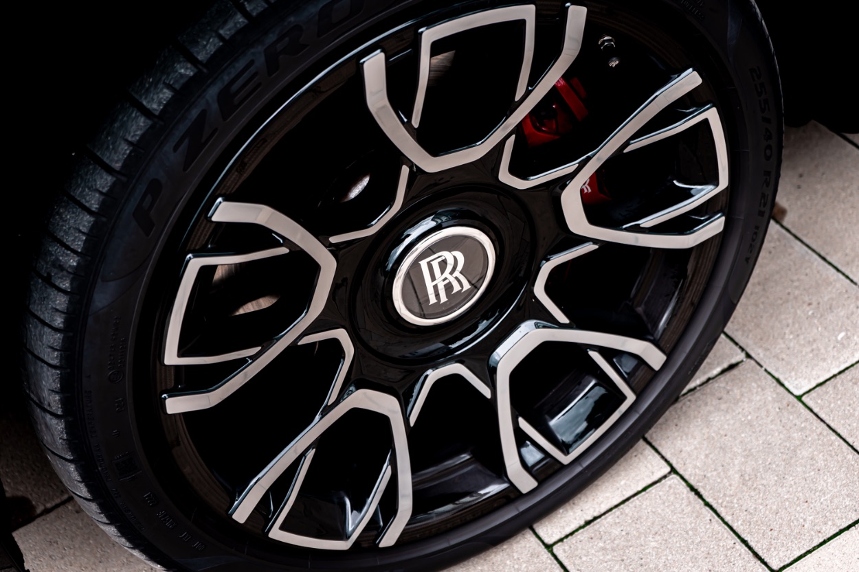 Rolls Royce Ghost Black Badge - Das 600 PS Luxus-Batmobil 7 Rolls Royce Ghost Black Badge Felge