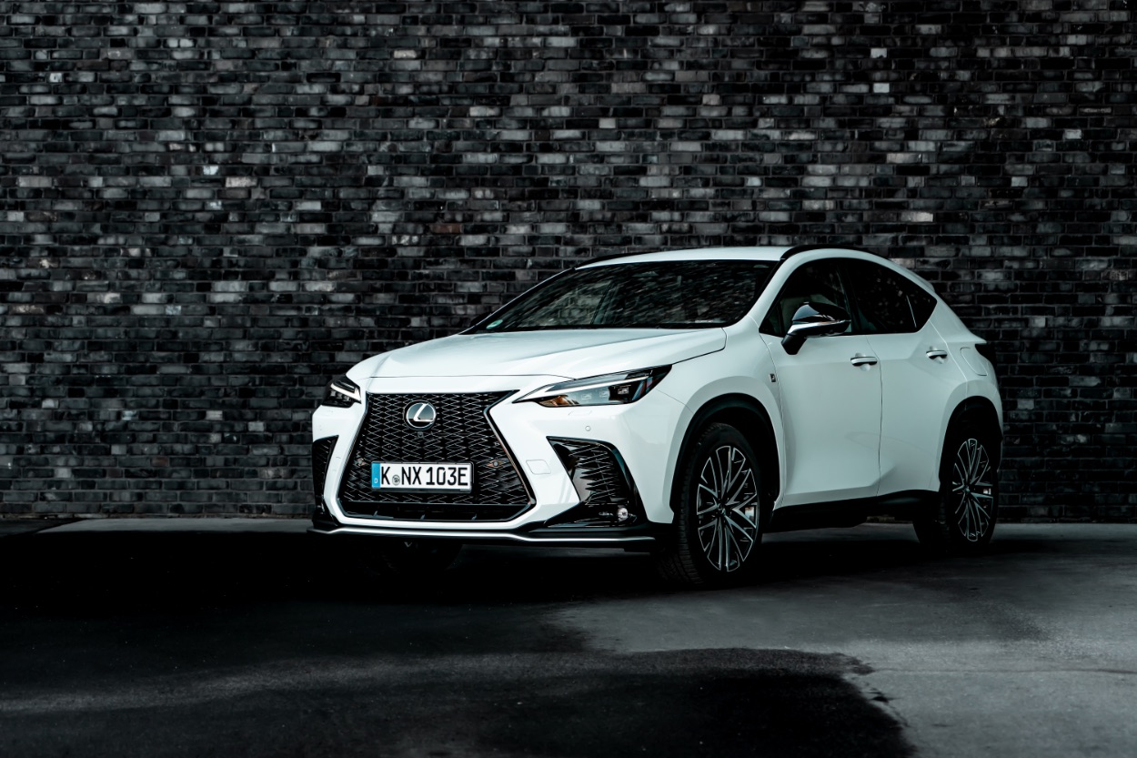 LEXUS NX 450h+ (2023) - SUV mit Plug-in-Hybrid-Antrieb der Toyota Premium Marke 11 LEXUS NX 450h+ 2023