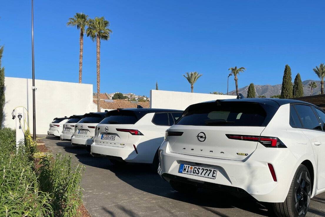 Opel öffnet für Astra Sports Tourer GSe die Bestellbücher 3 Opel Astra Sports Tourer GSe