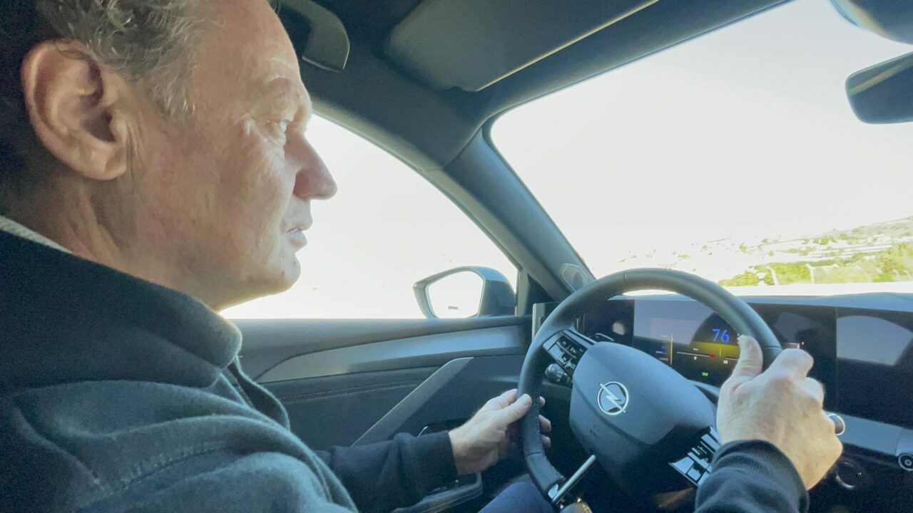 Opel Astra sagt Heuschnupfen den Kampf an 1 Opel Astra Sports Tourer GSe Friedbert Weizenecker