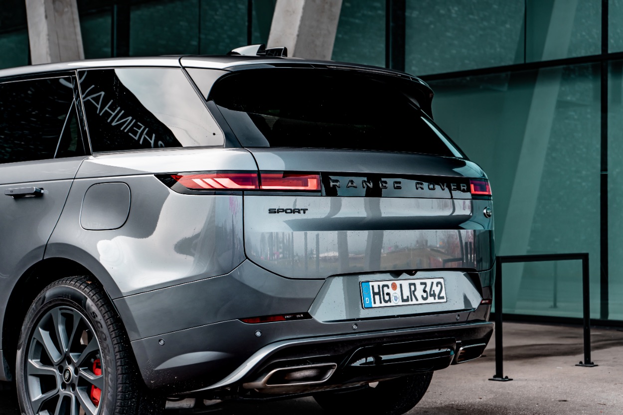Range Rover Sport (2023) Plug-in Hybrid: the Power of Luxury 10 RANGE ROVER SPORT (2023) Plug-in Hybrid: the Power of Luxury