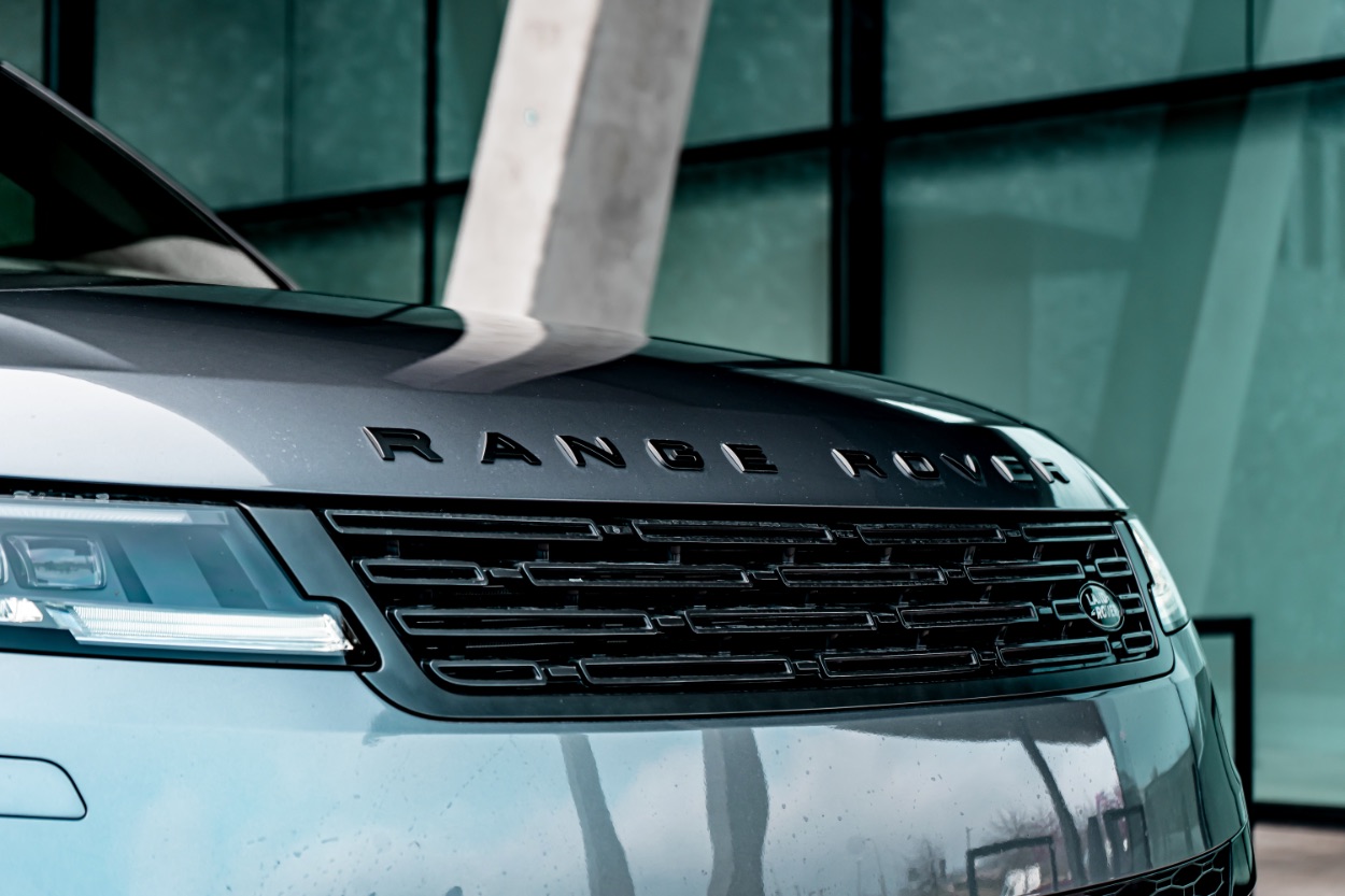 Range Rover Sport (2023) Plug-in Hybrid: the Power of Luxury 9 RANGE ROVER SPORT (2023) Plug-in Hybrid: the Power of Luxury