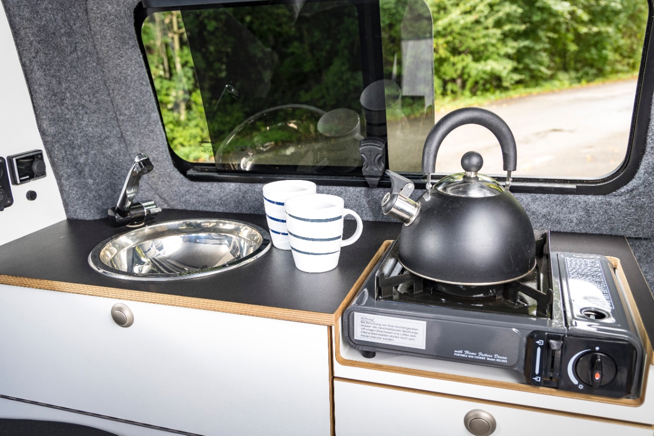 Alpincamper baut Opel Vivaro als Campervan aus 6 Alpincamper baut Opel Vivaro als Campervan aus