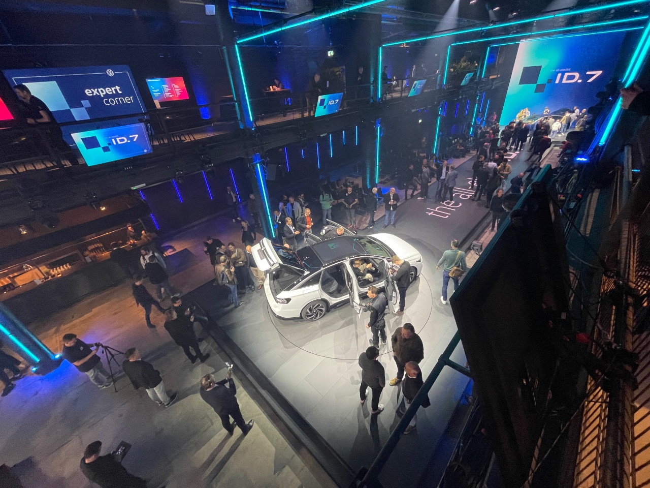 Weltpremiere VW ID.7 - Neue E-Limousine mit bis 700 km Reichweite kommt im Sommer 3 Weltpremiere VW ID.7 - Neue E-Limousine mit bis 700 km Reichweite kommt im Sommer