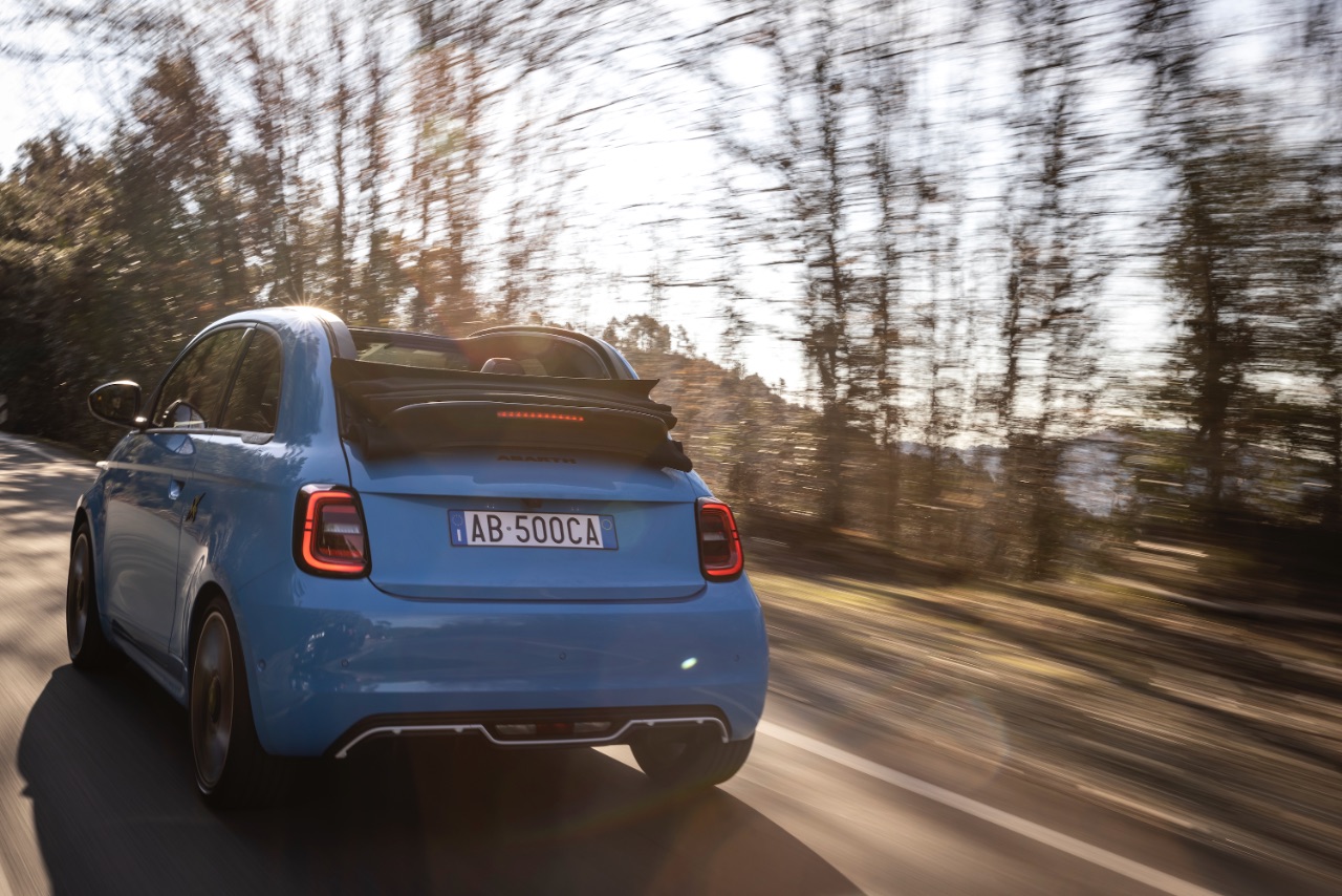 Abarth 500e als Limousine und Cabrio 1 der-Autotester