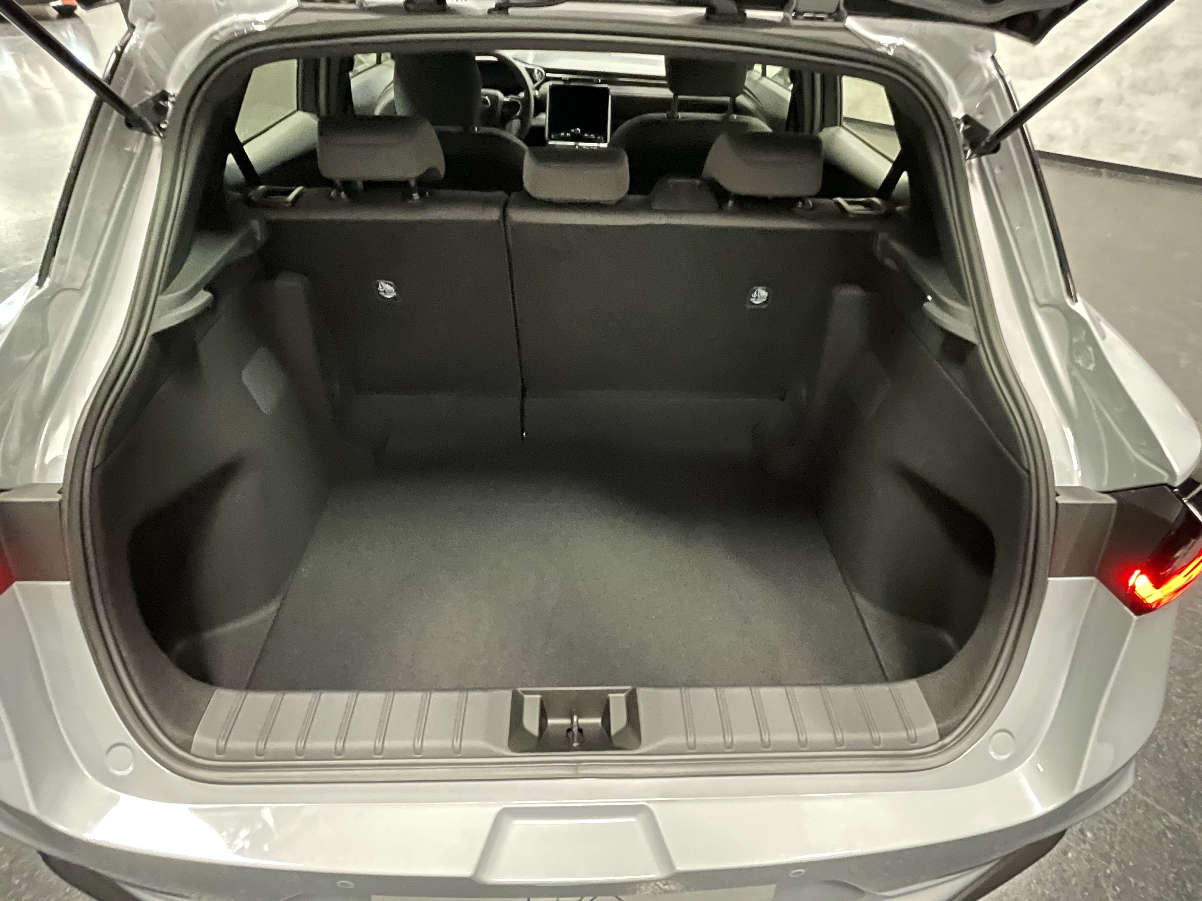 Brandneuer Lexus LBX (2024) - Erstes City-SUV der Toyota-Premium-Marke 7 Lexus LBX (2024) Kofferraum