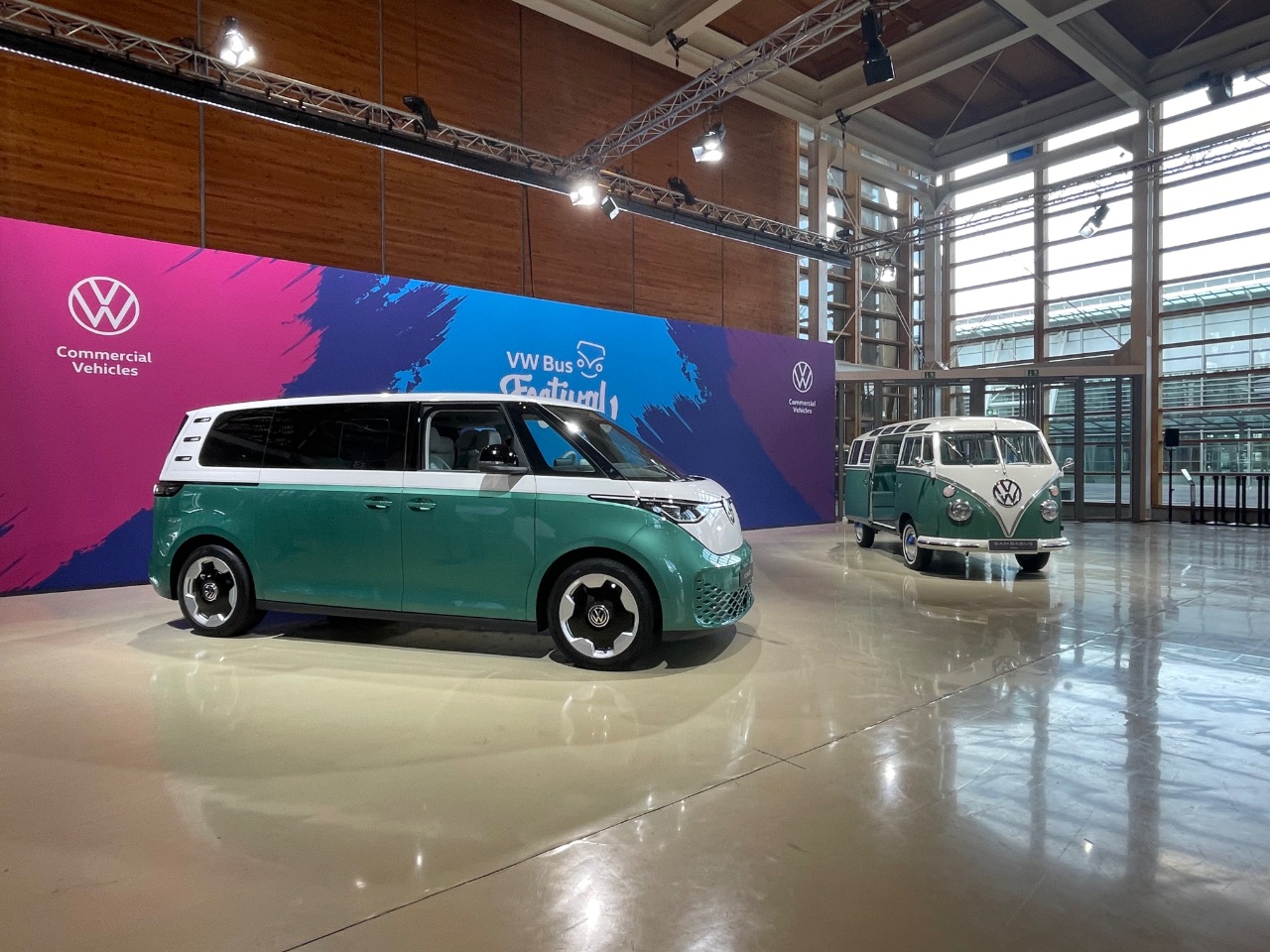 Der VW ID.Buzz LWB kommt ab 2024 mit 25 Zentimeter mehr Außenlänge 1 Der VW ID.Buzz kommt ab 2024 mit 25 Zentimeter mehr Außenlänge