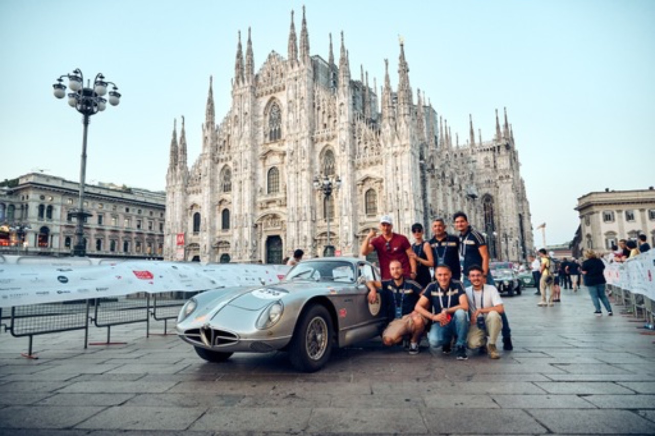 Alfa Romeo mit prominenter Besetzung bei der 41. Mille Miglia 12 Alfa Romeo mit prominenter Besetzung bei der 41. Mille Miglia