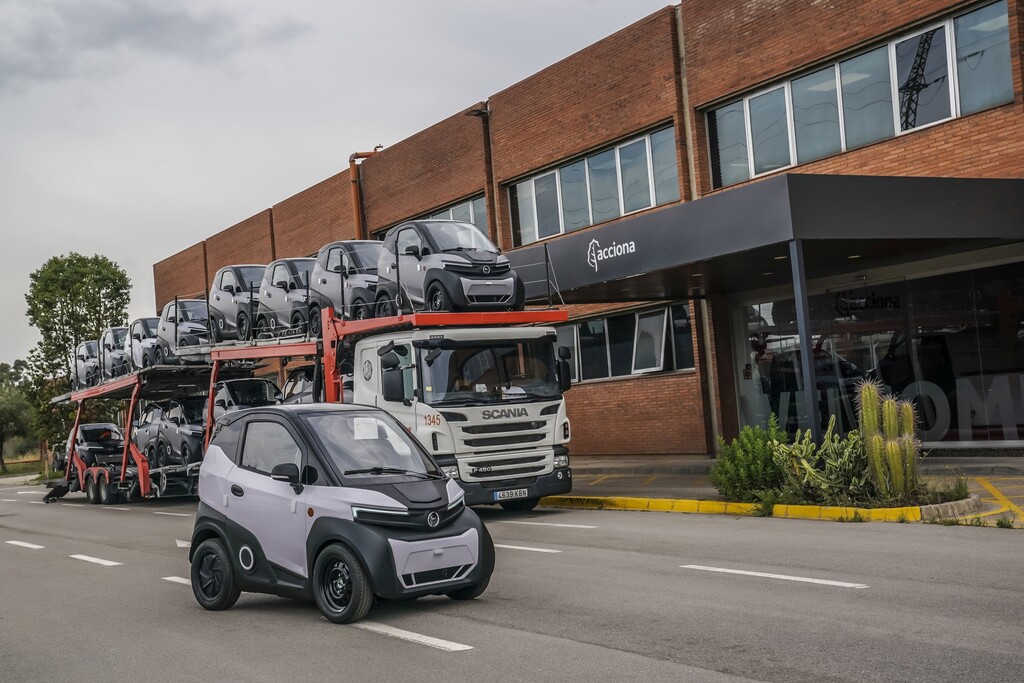 Silence bietet nun auch ein Microcar an 6 Die ersten Silence S04 verlassen die neue Fabrik in Barcelona.