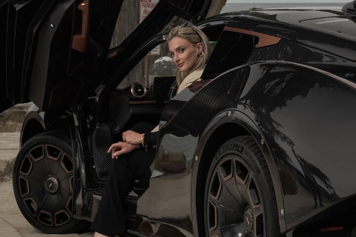 Nina im Hispano Suiza bei der Monterey Car Week 13 Nina im Hispano Suiza bei der Monterey Car Week