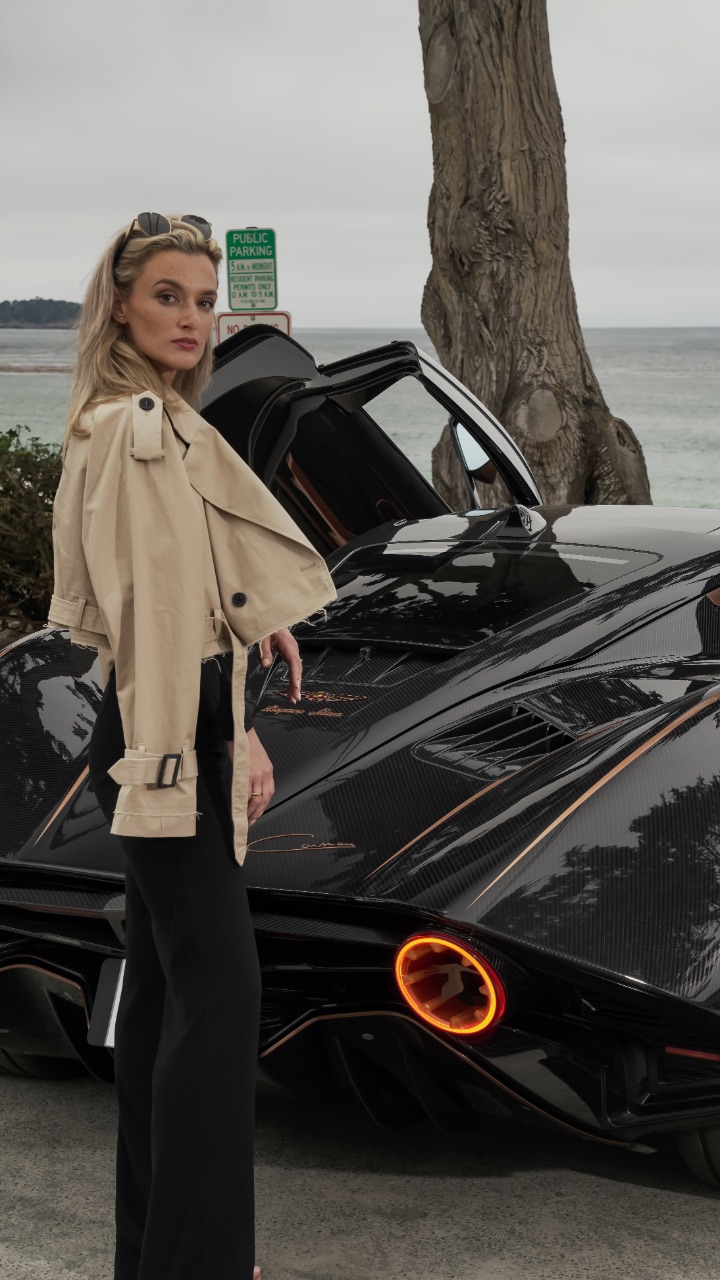 Nina im Hispano Suiza bei der Monterey Car Week 5 Nina im Hispano Suiza bei der Monterey Car Week