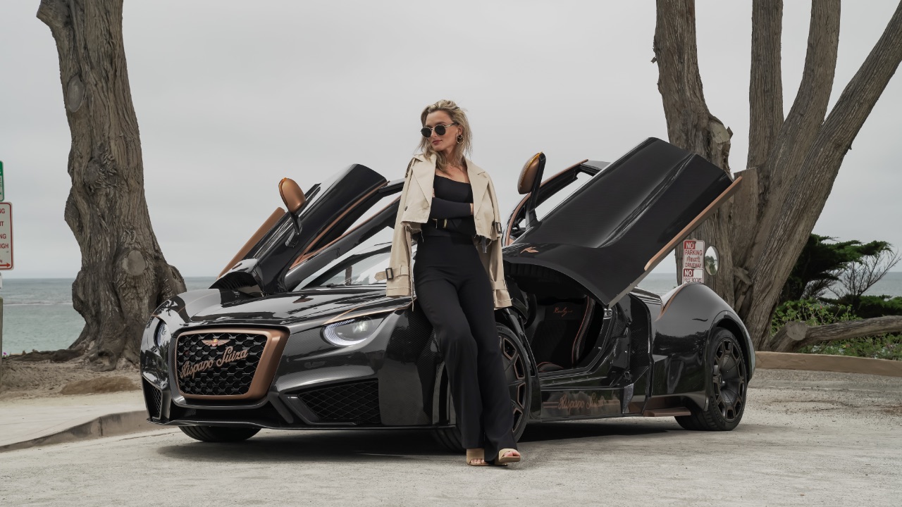Nina im Hispano Suiza bei der Monterey Car Week 4 Nina im Hispano Suiza bei der Monterey Car Week