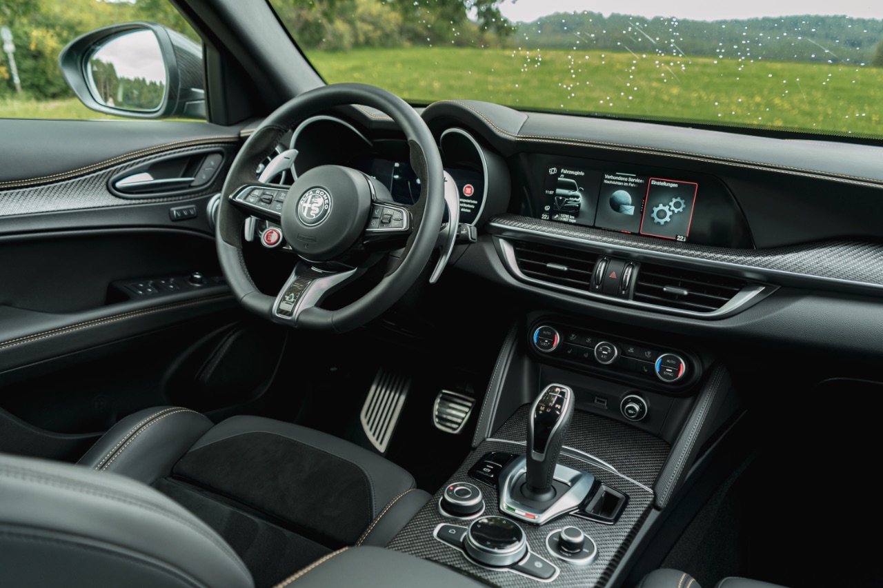 Alfa Romeo Stelvio Quadrifoglio mit 520 PS (2023) - Meine erste Fahrt 16 Alfa Romeo Stelvio Quadrifoglio 2.9 V6 Bi-Turbo 382 kW (520 PS) AT8 Q4