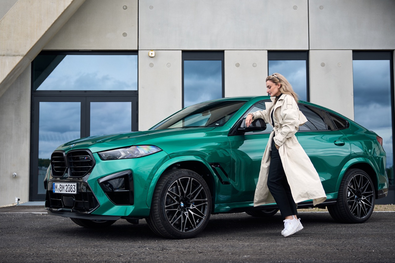 Nina unterwegs in den überarbeiteten BMW Competition Modellen X5 M und X6 M 3 BMW M Competition Modelle X5 M und X6 M