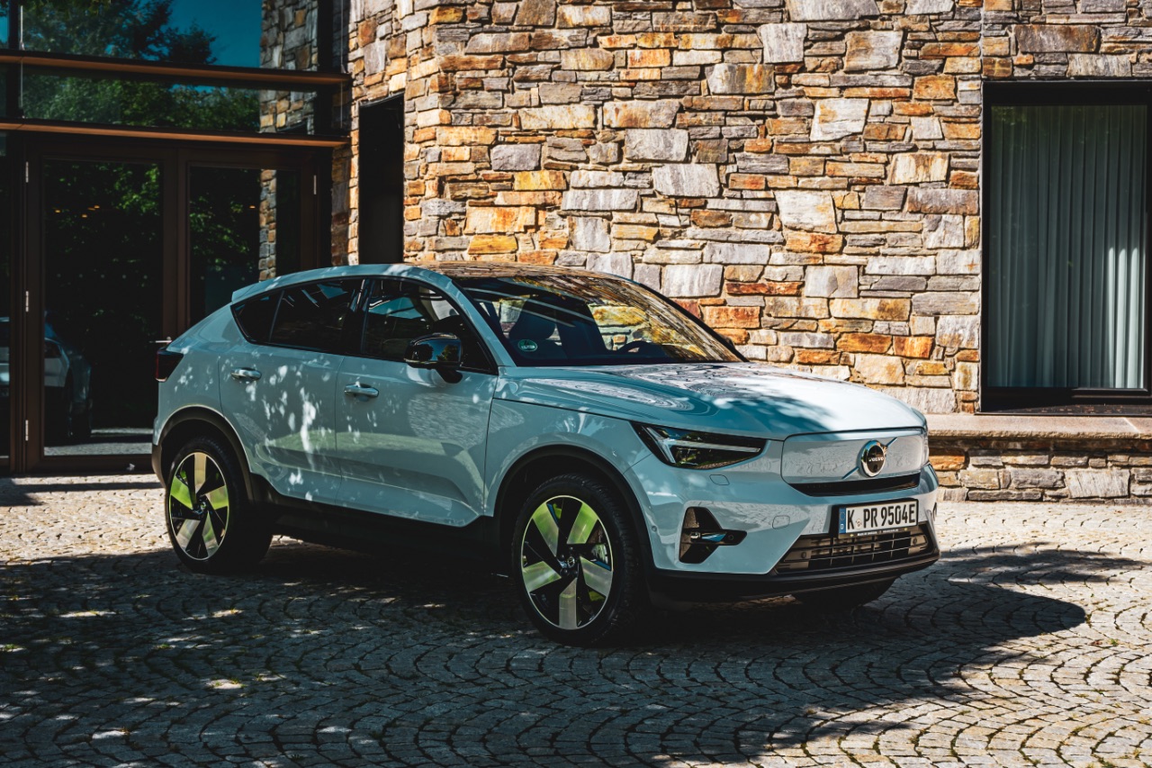 Volvo C40 AWD Full Electric (2024)-Alternative zu Benziner und Dieselfahrzeugen 2 Volvo C40 AWD Full Electric (2024)I Recharge, Twin Motor Extended Range mit 408 PS