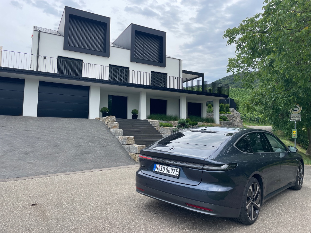 NIO ET7 100 kWh - Ist diese elektrische Luxus-Limousine aus China empfehlenswert? 1 NIO ET7 100 kWh (2023)